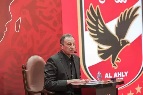 الخطيب يهنئ طائرة الأهلي على "سوبر" الزمالك